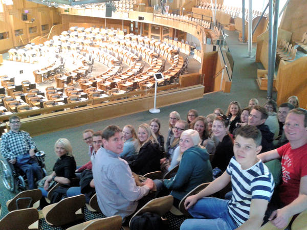 Schüler im schottischen Parlament